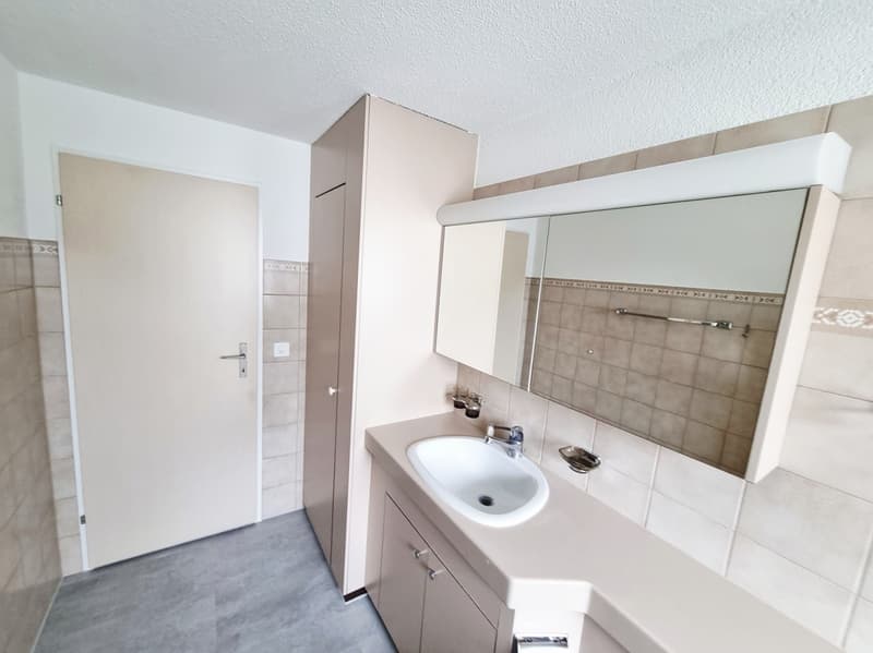 Helle und teilsanierte Wohnung an zentraler Lage (5)