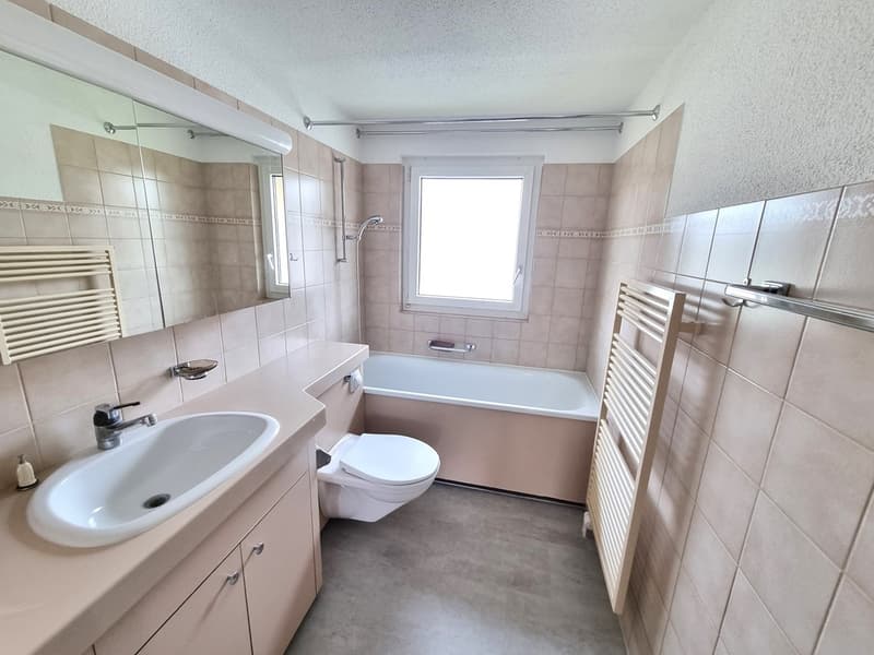 Helle und teilsanierte Wohnung an zentraler Lage (4)