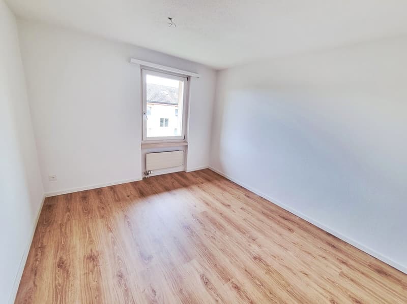 Helle und teilsanierte Wohnung an zentraler Lage (8)