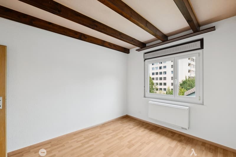 Tolle Maisonette-Wohnung mit Cheminée - ideale Lage ! (5)