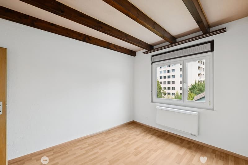 Tolle Maisonette-Wohnung mit Cheminée - ideale Lage ! (5)