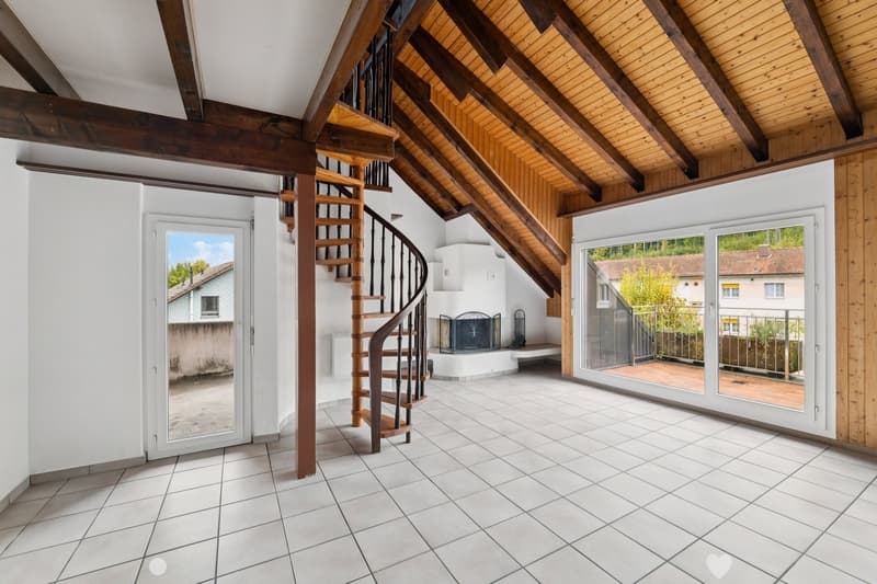 Tolle Maisonette-Wohnung mit Cheminée - ideale Lage ! (1)