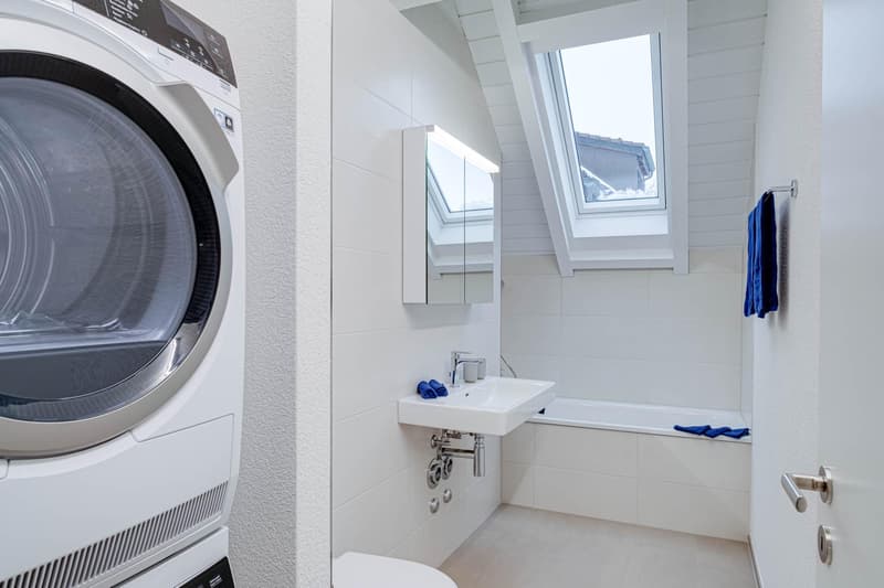 Appartement mansardé spécial avec cheminée et finitions de haute qualité (9)