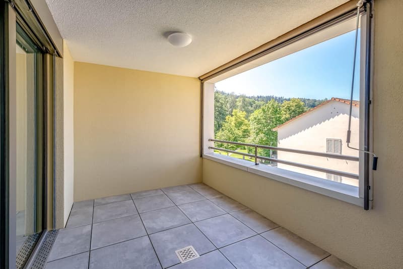 Attraktive 3.5-Zimmer-Wohnung mit sonniger Loggia im Neudorf (4)