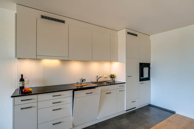 Attraktive 3.5-Zimmer-Wohnung mit sonniger Loggia im Neudorf (2)