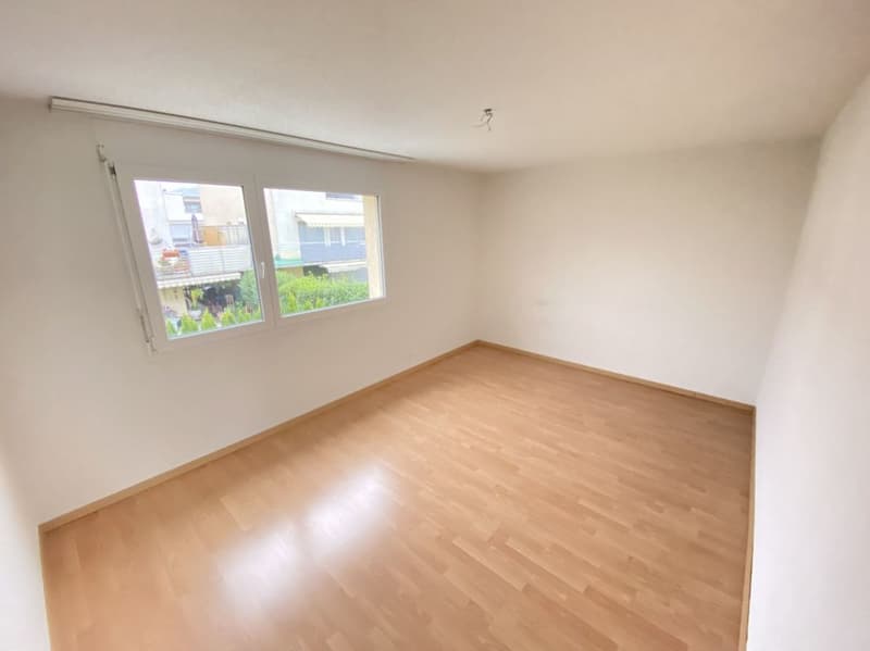 Sunny and quiet apartment with private laundry tower (5)
