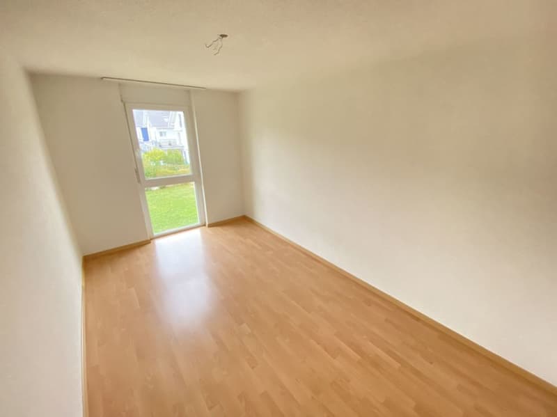 Sunny and quiet apartment with private laundry tower (6)