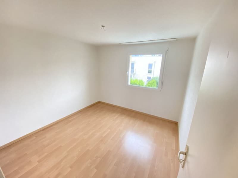 Sunny and quiet apartment with private laundry tower (7)