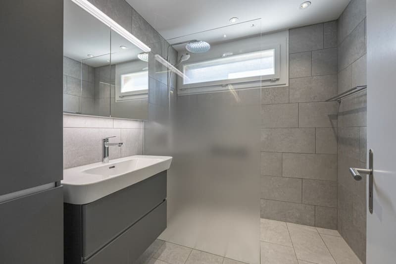 Badezimmer mit Dusche