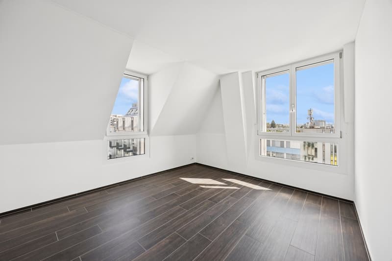empty room, large windows, wooden floor