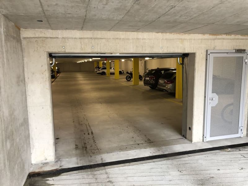 Tiefgaragenplatz (2)