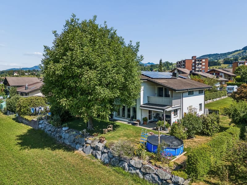 Wohnen mit Weitblick – freistehendes 7-Zimmer-Einfamilienhaus (3)