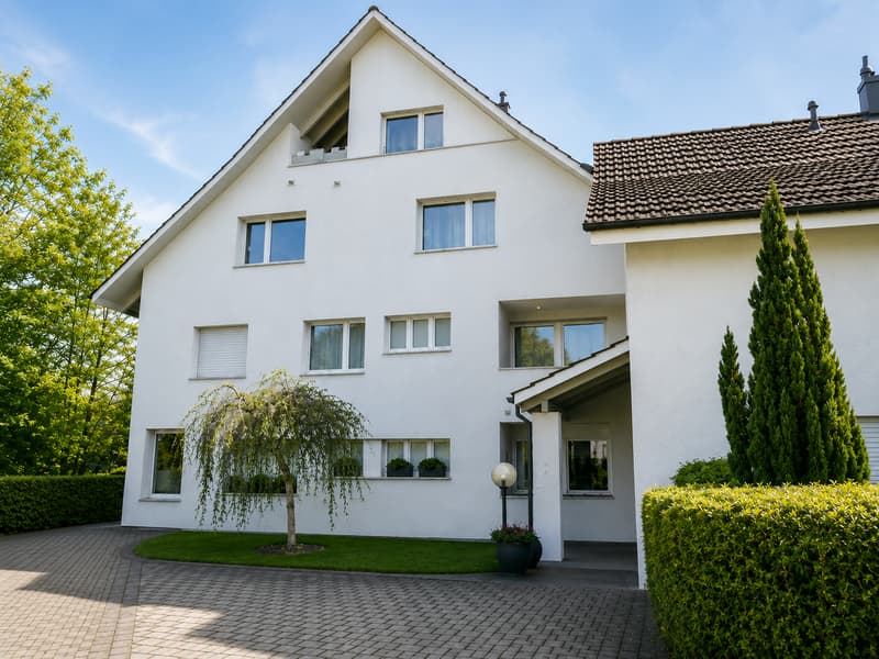 Renovierte helle 4.5-Zimmer-Dachgeschosswohnung mit Balkon in Bassersdorf (1)