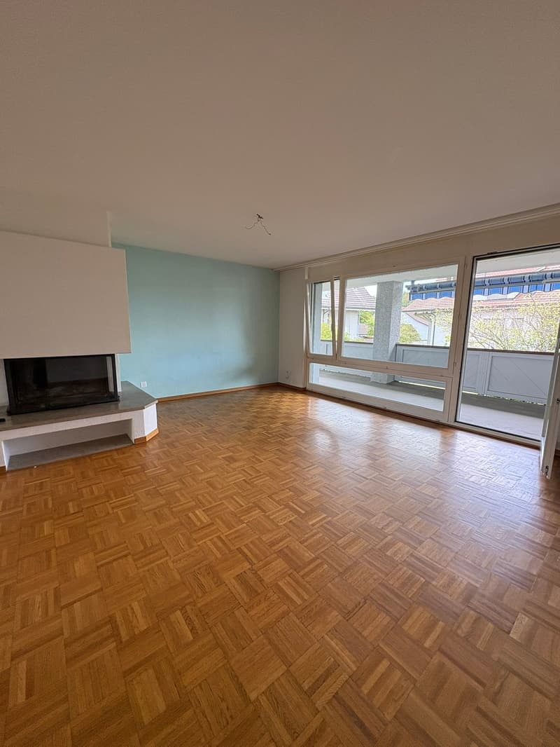 Renovierte helle 4.5-Zimmer-Dachgeschosswohnung mit Balkon in Bassersdorf (4)