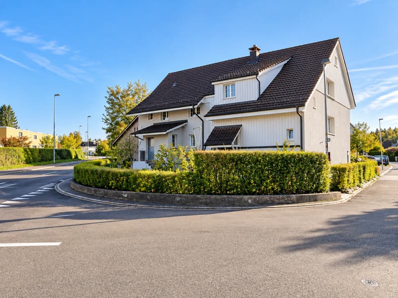 Grosszügige 3-Zimmer-Dachwohnung mit ca. 100 m² und Balkon in Bassersdorf (1)