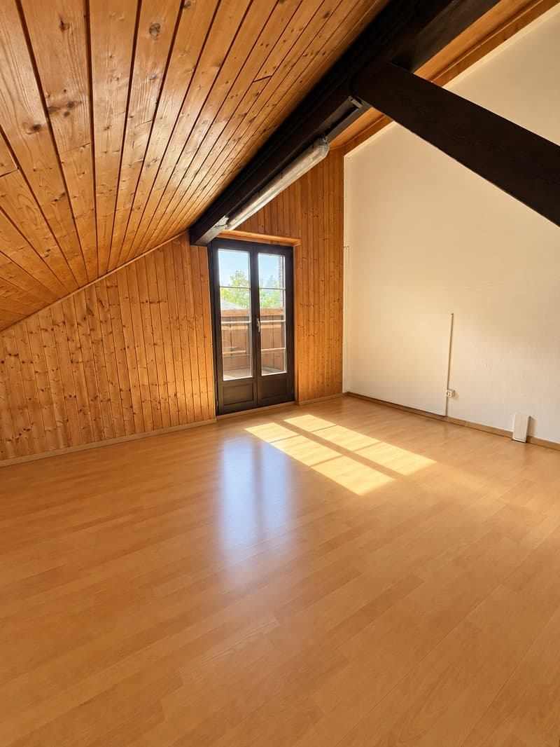 Grosszügige 3-Zimmer-Dachwohnung mit ca. 100 m² und Balkon in Bassersdorf (9)