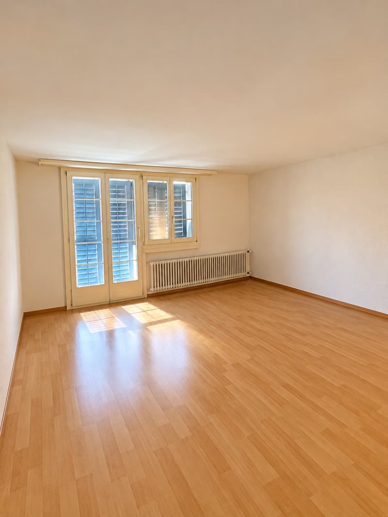 Grosszügige 3-Zimmer-Dachwohnung mit ca. 100 m² und Balkon in Bassersdorf (6)