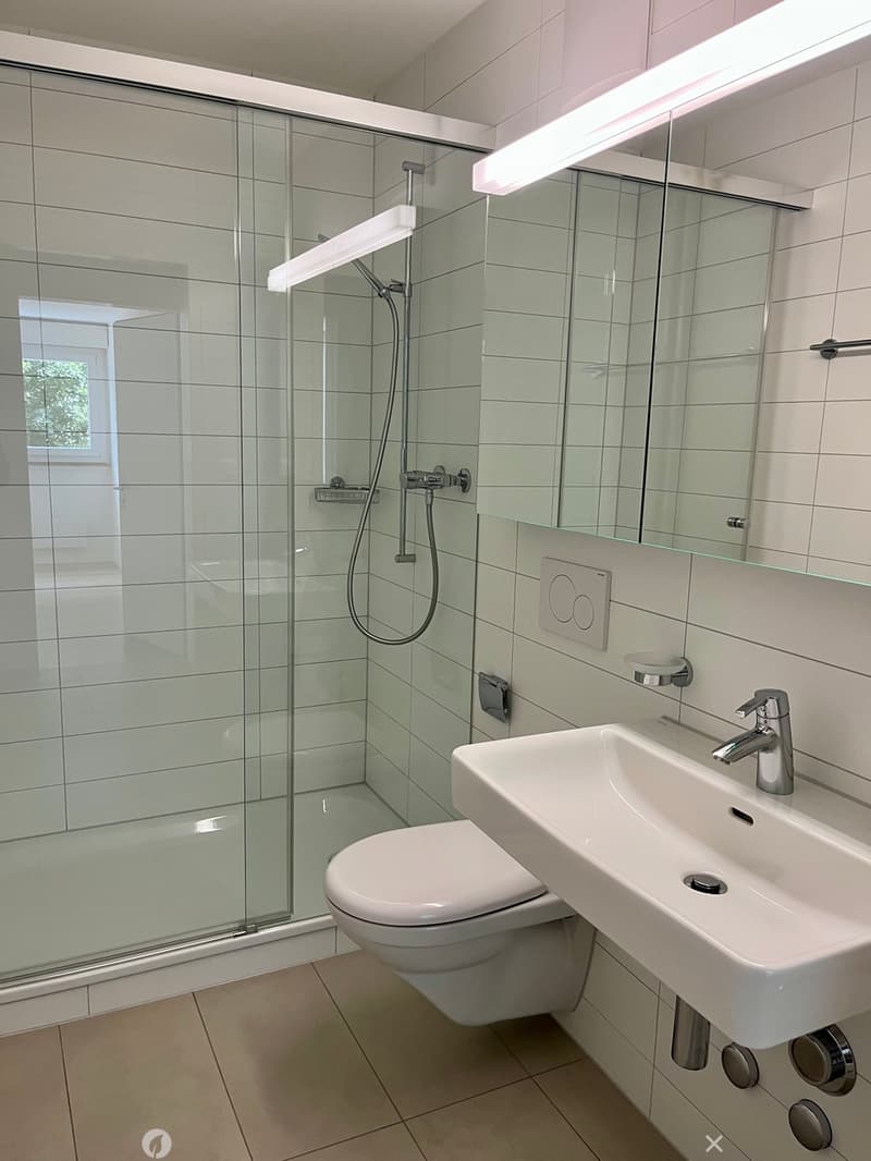 Badezimmer mit Dusche