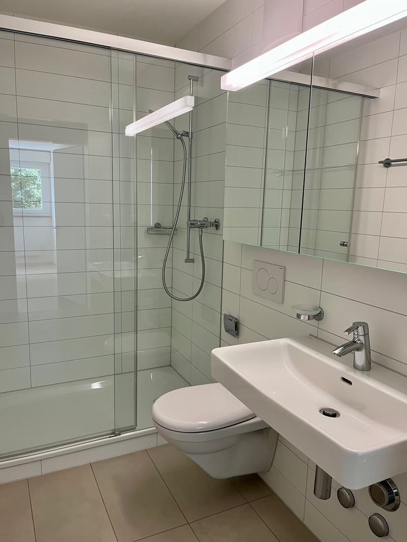 Badezimmer mit Dusche
