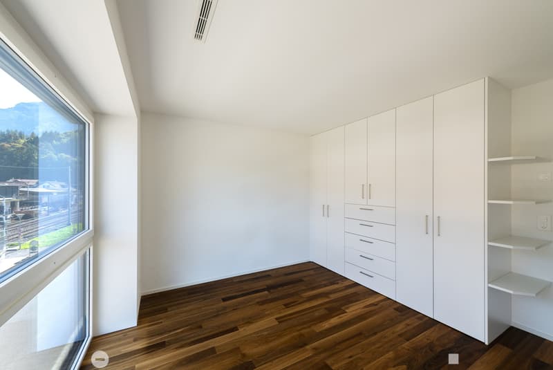 Grosszügige 4 1/2-Zimmerwohnung mit schöner Aussicht (7)
