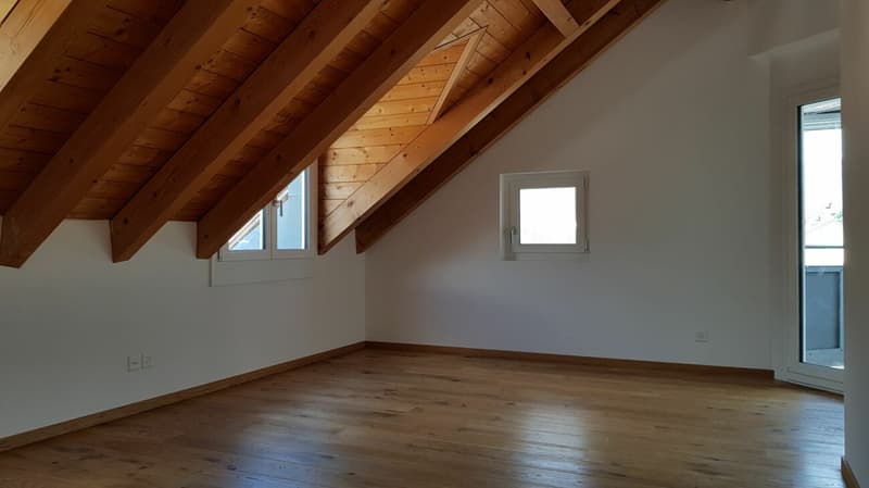 Zimmer mit Zugang zu Balkon