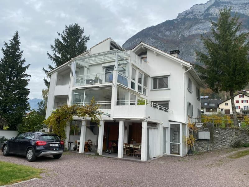 Ruhige Hanglage im Weinberg: Exklusive 4-Zimmer-Wohnung mit grosszügigem Parkangebot (9)