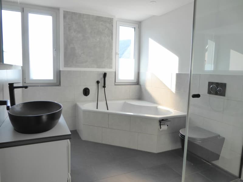 familienfreundliche und grosszügige 6-Zimmer-Maisonette-Wohnung (7)
