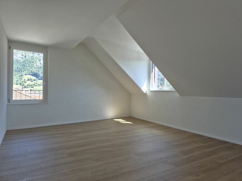 neuwertige 5-Zimmer-Maisonette-Wohnung mit Loggia an zentraler Lage (6)