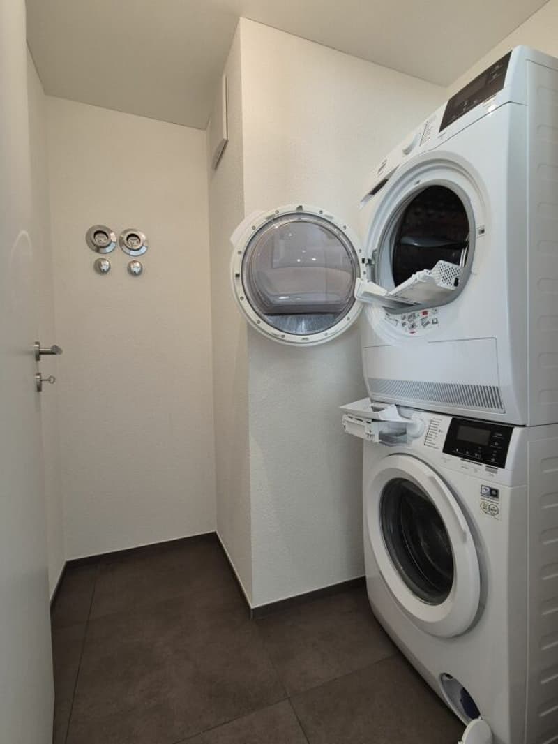 neuwertige 4.5-Zimmer-Maisonette-Wohnung mit Loggia an zentraler Lage in Mels (10)