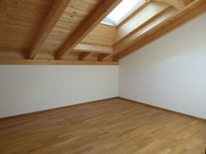 moderne 4 1/2-Zimmer-Dachwohnung mit Holzofen und Balkon (5)