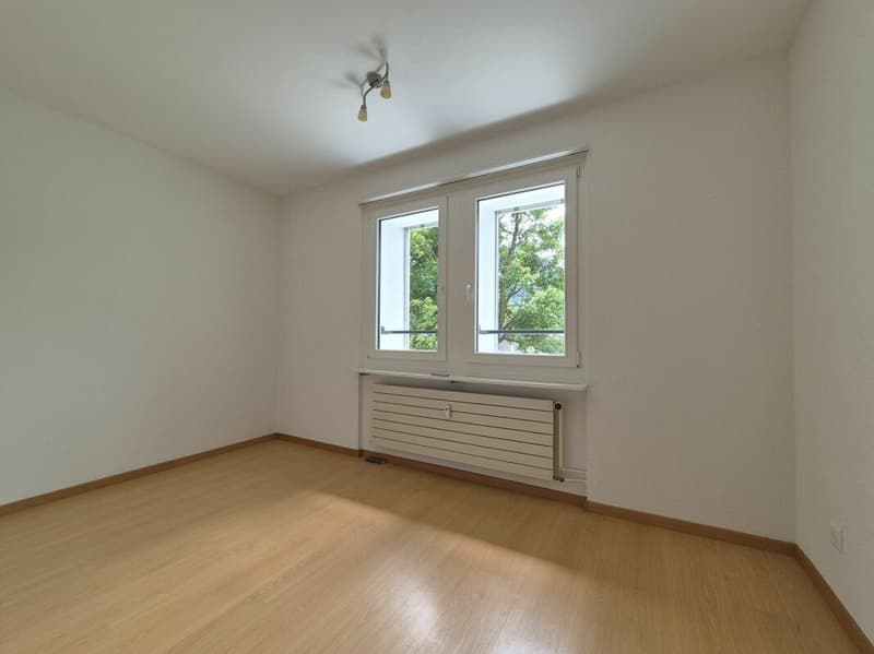 preiswerte und teilsanierte 2.5-Zimmerwohnung (1)