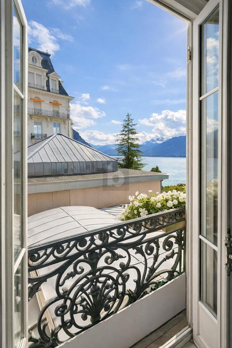 Living in an exceptional location by the lake (3)