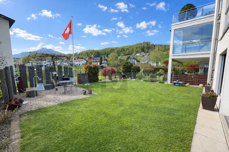 High-quality with large garden and seating area (2)