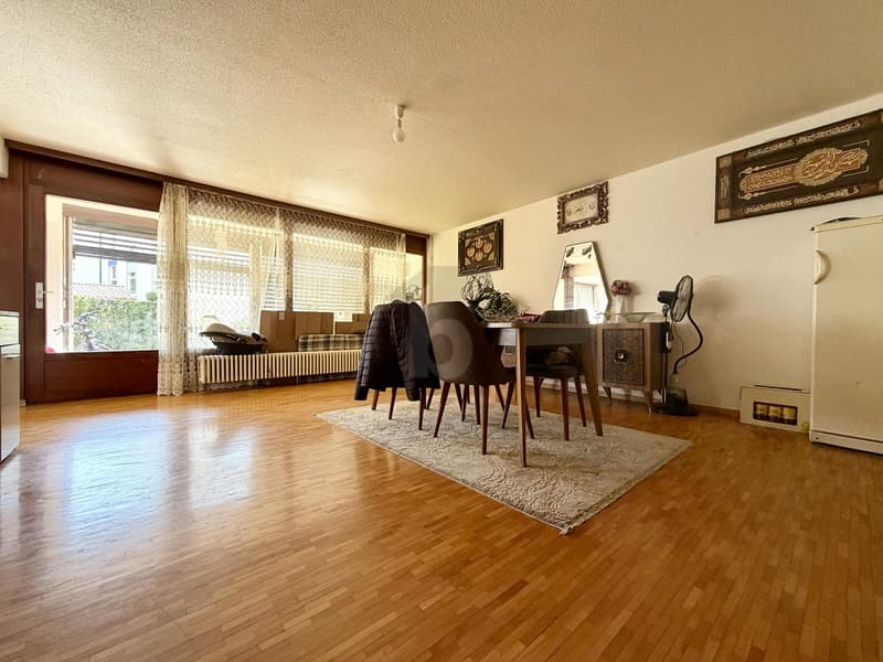 Spacious with private garden (2)