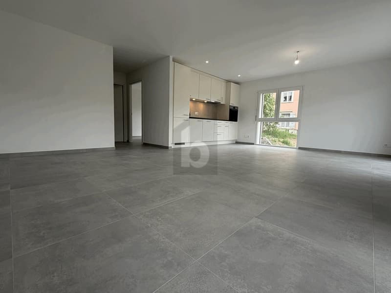 NEW WITH LARGE SOUTH BALCONY (LOT15) (1)