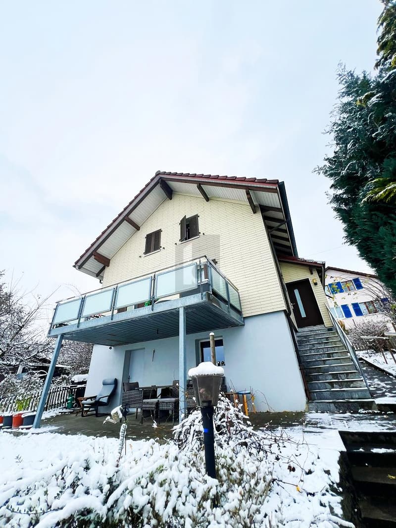 TOP RENOVATED WITH SMALL GARDEN (1)
