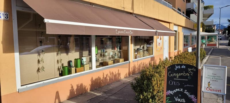 REFURBISHED GROCERY STORE, MODERN, SPACIOUS, CENTRAL (1)