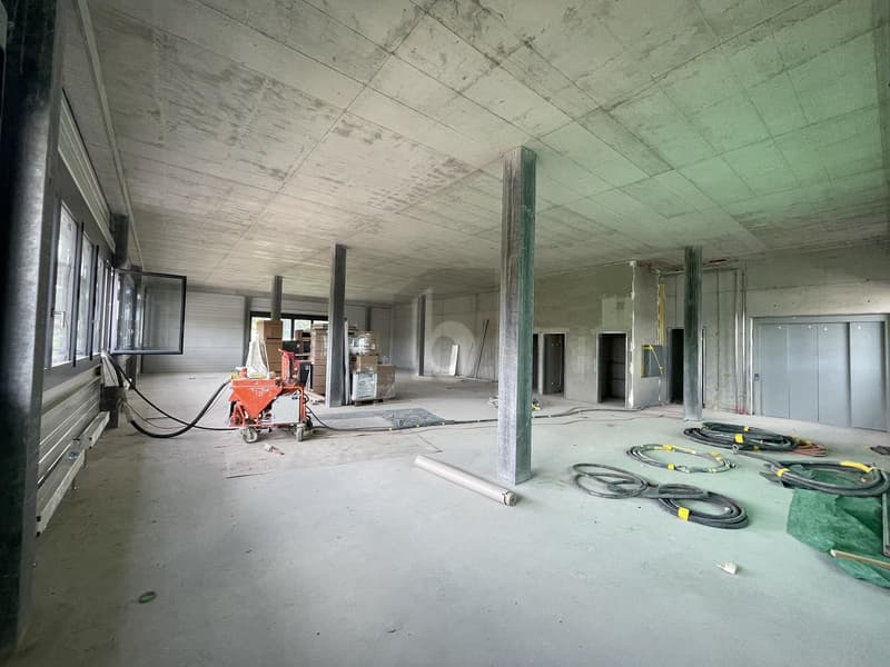 Progetto di costruzione di ufficio spazioso (2)