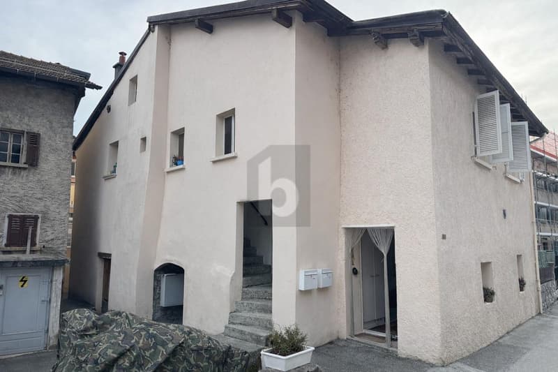 IMMEUBLE DE RENDEMENT À 4% AU VIEUX VILLAGE wird zu: 4% YIELD INVESTMENT PROPERTY IN THE OLD VILLAGE (2)