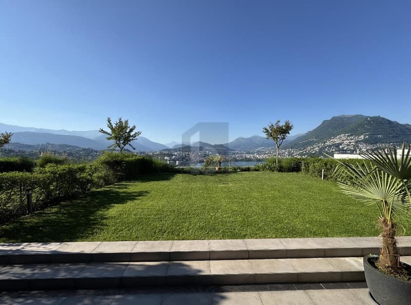 EXCLUSIVE, LUXURIOUS & LAKE VIEW (1)