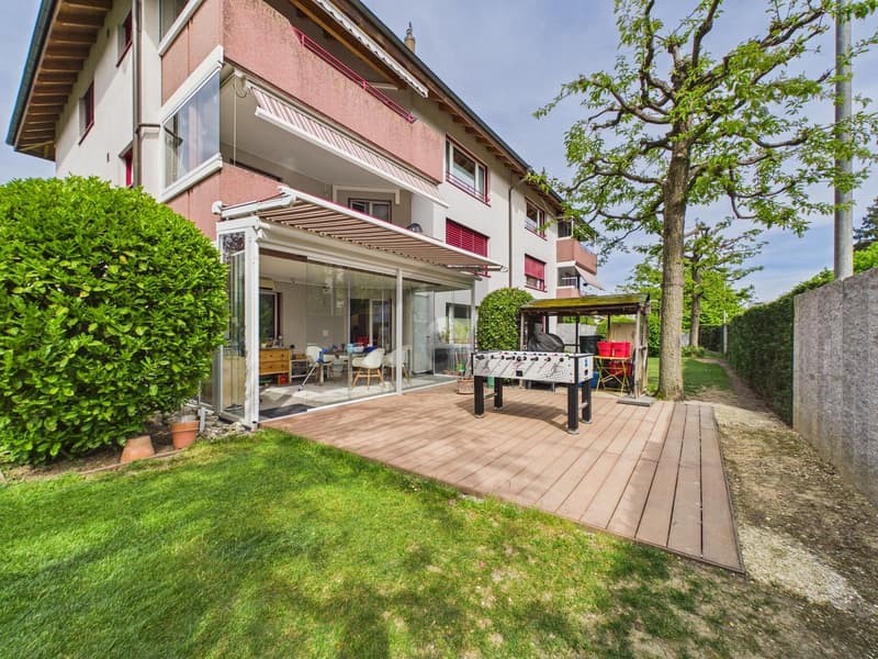 Family-friendly with garden and underground parking (1)