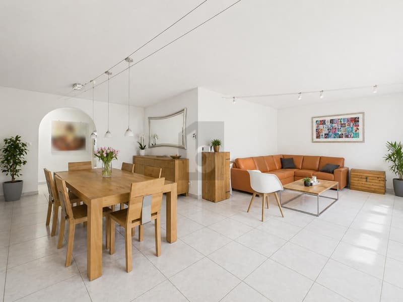 Family-friendly with garden and underground parking (4)