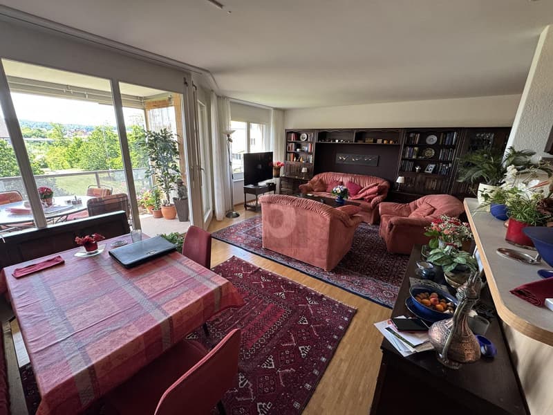 Well-maintained with balcony and landscaped inner courtyard! (3)