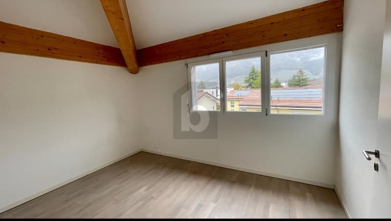 ELEGANT, UNIQUE & WITH MOUNTAIN VIEW (5)