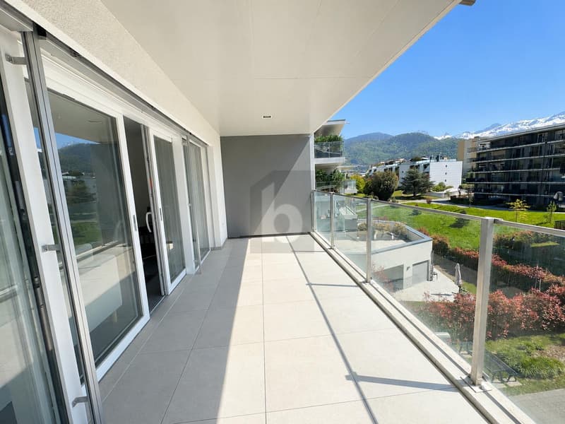 BRIGHT, IDEALLY LOCATED, SUPERB OPPORTUNITY (2)