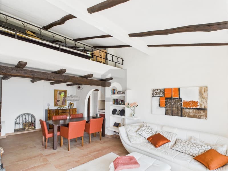 Elegant property with garden and breathtaking lake view (5)