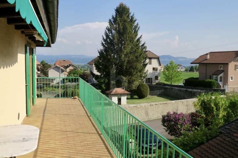 EXCEPTIONAL DUPLEX WITH LAKE VIEW - TOP FLOOR (2)