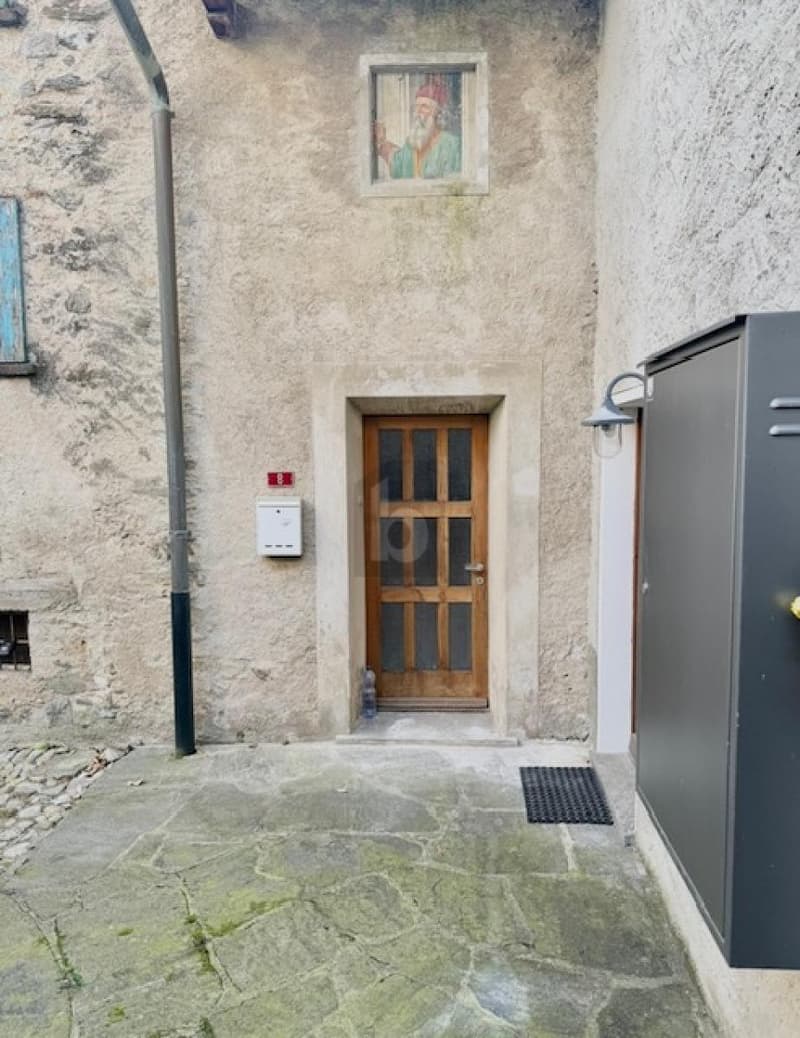 Spacious Rustic with Great Potential (2)