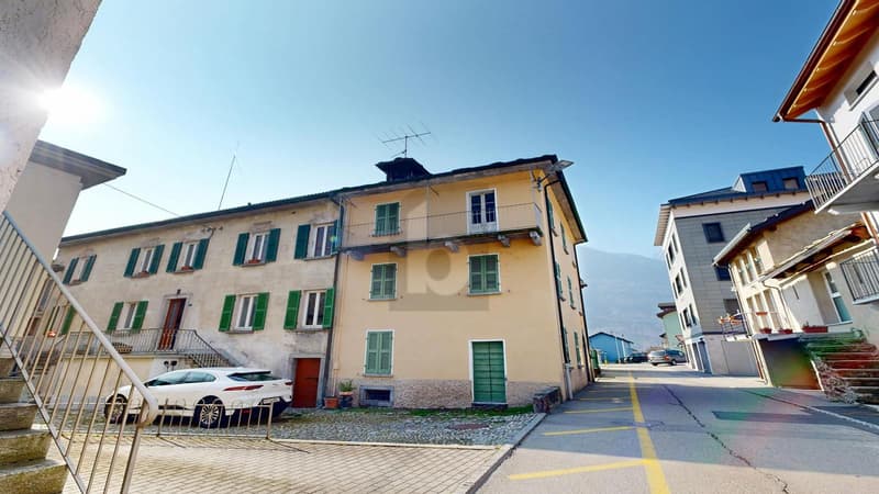 Spacious and sunny in central location (1)