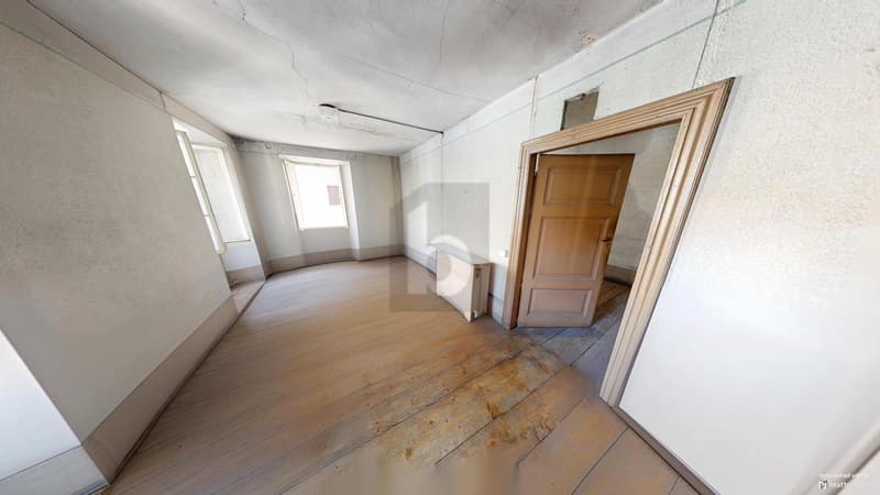 Spacious and sunny in central location (4)